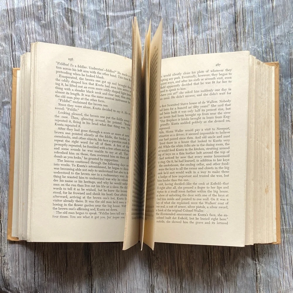 Vintage Classic Alex Haley 'Roots' Hardcover Book copyright 1976